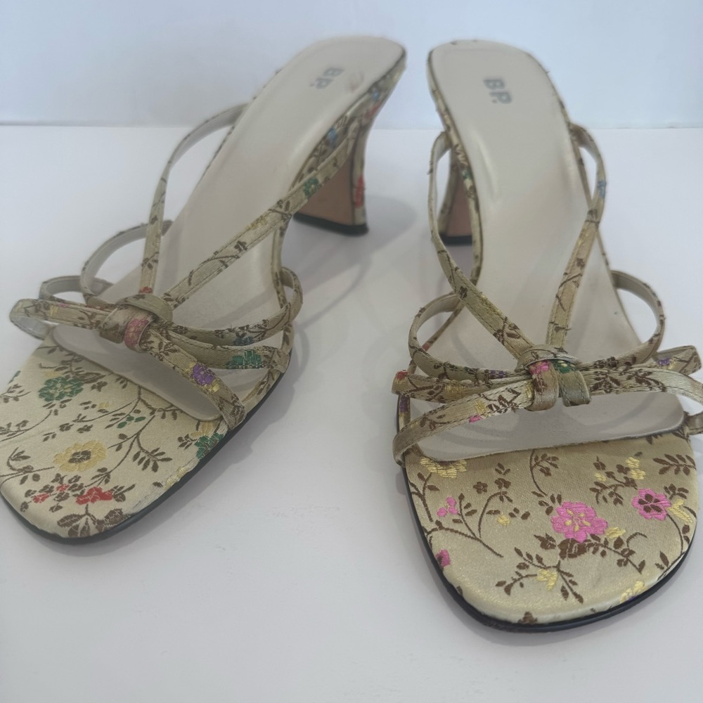 BP Nordstrom size 11 open toe cloth heels floral beige heels flattering straps